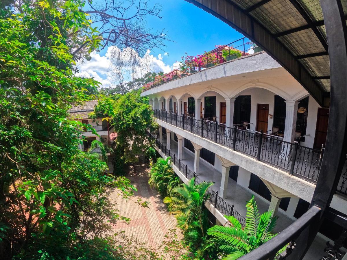 Centauria City Hotel Embilipitiya Exterior photo